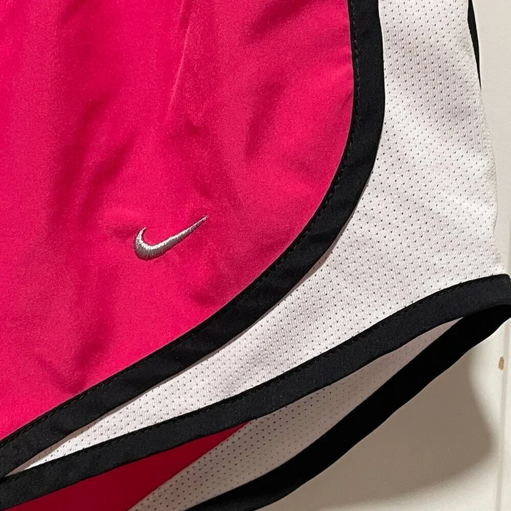 ‘Playful Pink’ Nike Dri Fit Womens Small 3